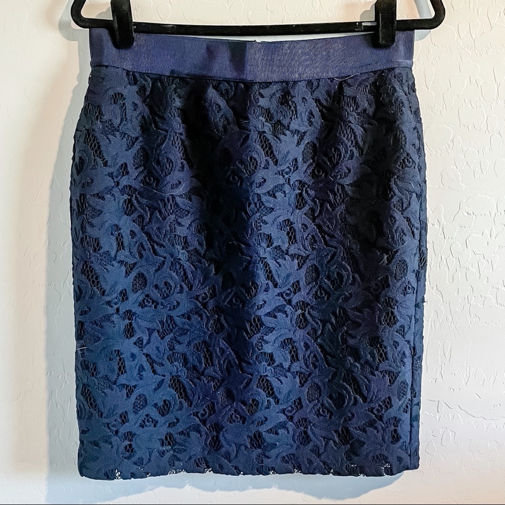 ANN TAYLOR navy blue lace mini pencil skirt